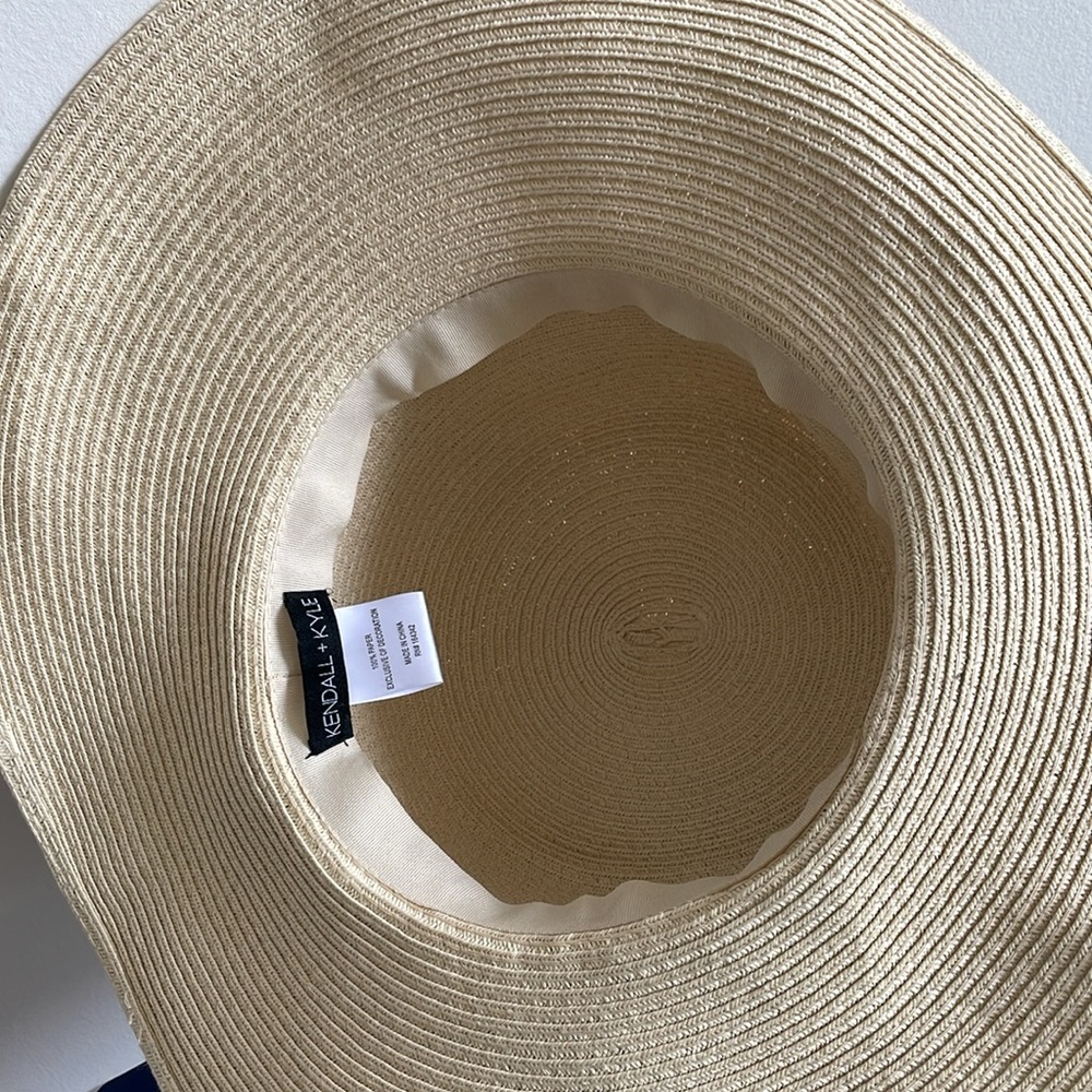 Lady’s hat. - Picture 3 of 5